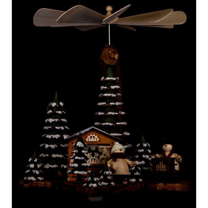 1-Tier Pyramid on Leaf - Walkis in the Winter Forest - 21 cm / 8.3 inch