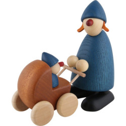 Gratulantin Paula mit Kinderwagen, blau - 9 cm