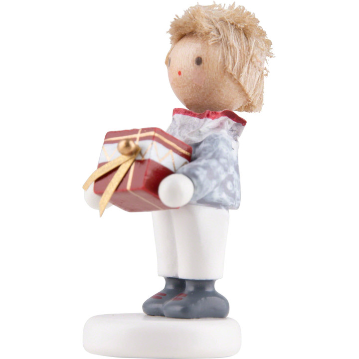 Flachshaarkinder Kleiner Junge mit Geschenkkarton - Edition Flade & Friends - 4,5 cm