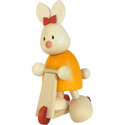 Kaninchen Emma auf Roller - 9 cm