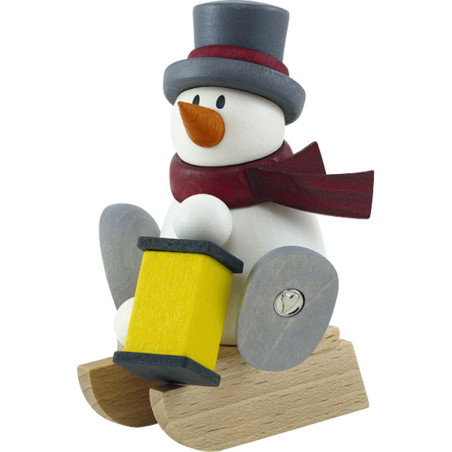 Schneemann Otto mit Laterne auf Schlitten - 8 cm