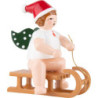 Weihnachtsengel mit Mütze auf Schlitten sitzend - 6,5 cm