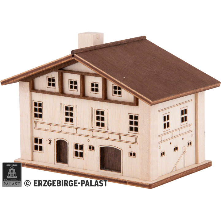 Lighted House - Mountain Farm - 8,5 cm / 3.3 inch