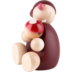 Wicht mit Apfel sitzend - rot - 15 cm