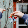 Christbaumschmuck Karussellpferd blau/rot - 9,5 cm