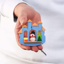Christbaumschmuck Stadttor mit Schneemann - 6,9 cm
