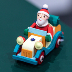 Christbaumschmuck Wichtel im Oldtimer - 5,5 cm